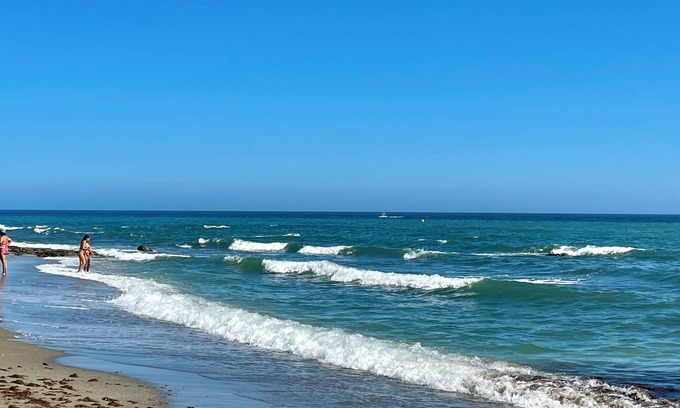 El Faro Apartamento | 3/ New (2024) 2 bed 2 bath Apartment Local beach (3 mins drive) & community pool