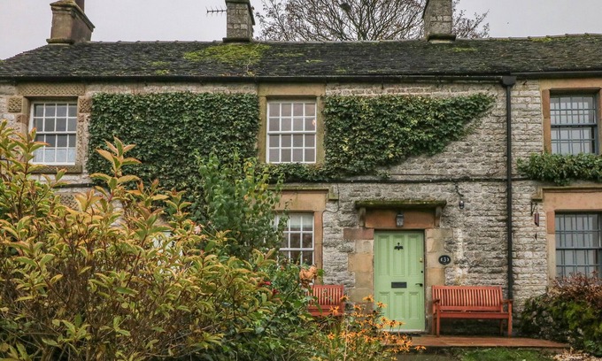 Monyash Cabaña | 3 OLD HALL COTTAGES, family friendly, with open fire in Bakewell