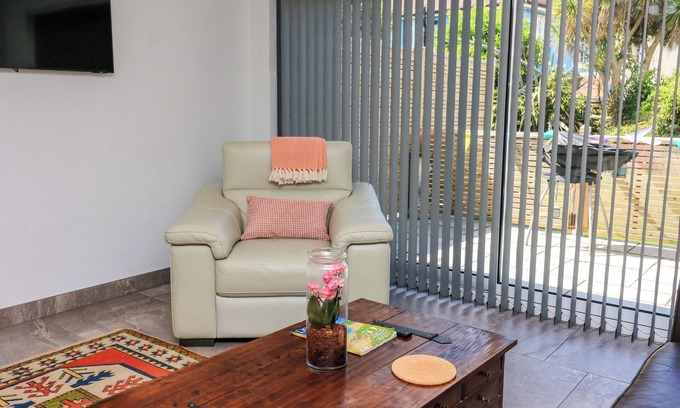 Paignton Cabaña | 3 Palms