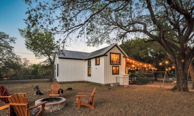 Smithwick Casa | 3 pet-friendly cabins on 8 acres with hot tub.