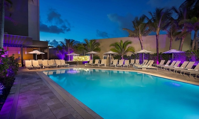 East Fort Lauderdale Hotel | 3 Pet-friendly Rooms Close to Historic Stranahan House Museum! Pool!