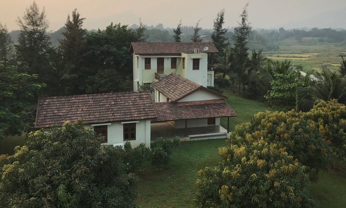 Khalapur Casa | Granja de 3 pilares. Kayac. Bicicleta de montaña. Emigrar. Escribir un libro. O simplemente pasar el rato!