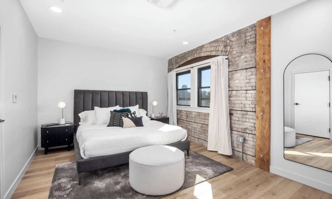 Grand Rapids Apartamento | 3 Private King Suites - Downtown GR - The BlueJay