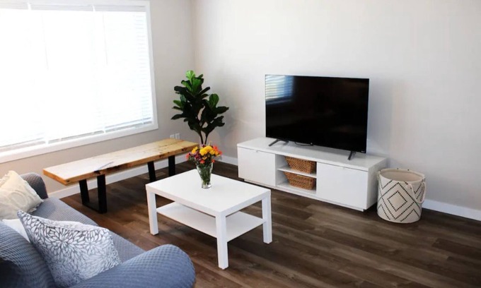 Lethbridge Casa | 3 Queen Bedroom Townhome, Fireplace, Wifi, Walking Trails and Greenspace nearby
