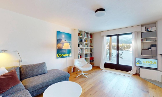 Surlej Apartamento | Apartamento de 3 habitaciones en la planta baja, entrada con guardarropa, sala de estar y comedor.