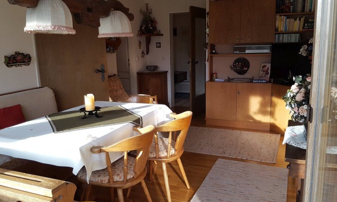 Obermaiselstein Apartamento | Apartamento de 3 habitaciones con un maravilloso balcón orientado al suroeste y piscina / sauna