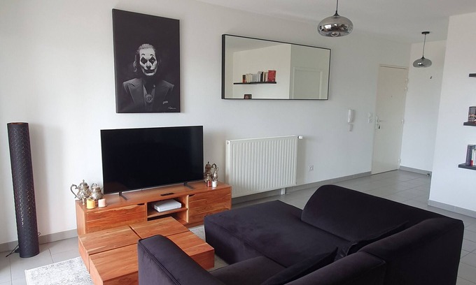 Euromed - La Joliette Apartamento | 3-room apartment in secure residence terrace sea view + parking. Metro 50m away