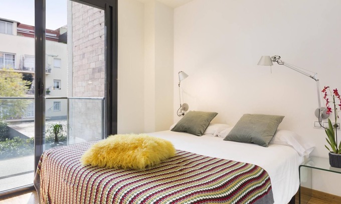Sant Gervasi Apartamento | 3 hab 6 pax en Sant Gervasi con Terraza cerca de la Teknon - WiFi Gratis