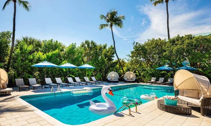 Islamorada Hotel | Beachside Solace: Room for Your Perfect Vacation |