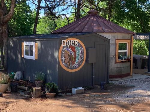 Logan County Cama Y Desayuno | 3 Sisters Silo Cottages