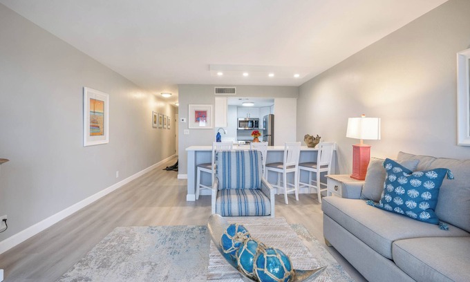 Captiva Apartamento | 3 Spacious One Bedroom Beach Villas w/Fishing, Shelling & Nature Activities