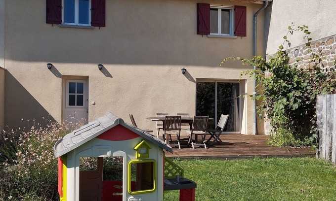 Haute-Rivoire Casa | 3-star family gîte "la maison d'à côté