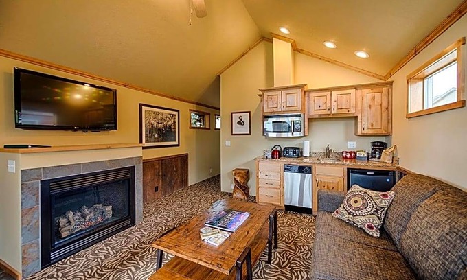 West Yellowstone Hotel | Hotel de 4 estrellas ∙ Explorer Cabins at Yellowstone