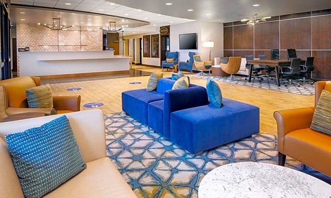 Thurston Hotel | Hotel de 3 estrellas ∙ DoubleTree by Hilton Ann Arbor, MI