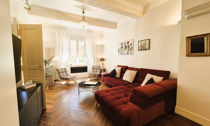 Castelnaudary Casa | 3-star manor house:L'Oustal des Halles with cinema in the center of town