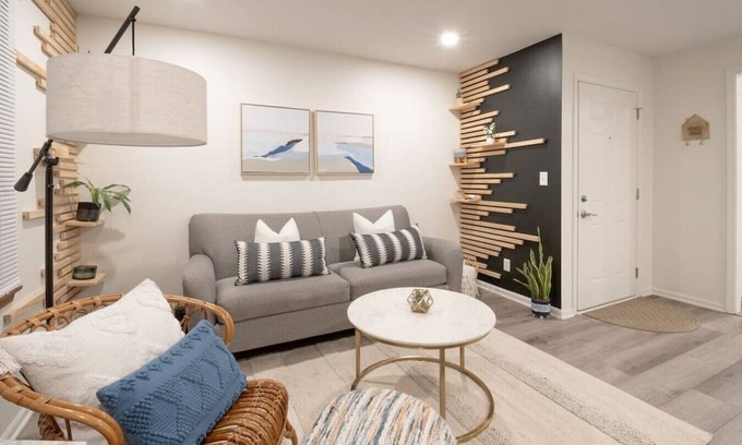 Oread Apartamento | 926 Tennessee #3 · [3]Homey Lawrence Oasis Steps from Mass St and KU!