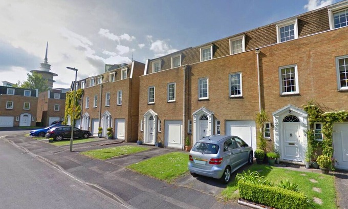 Basingstoke Casa | 3 Piso adosado ejecutivo moderno. Central de Basingstoke, con estacionamiento