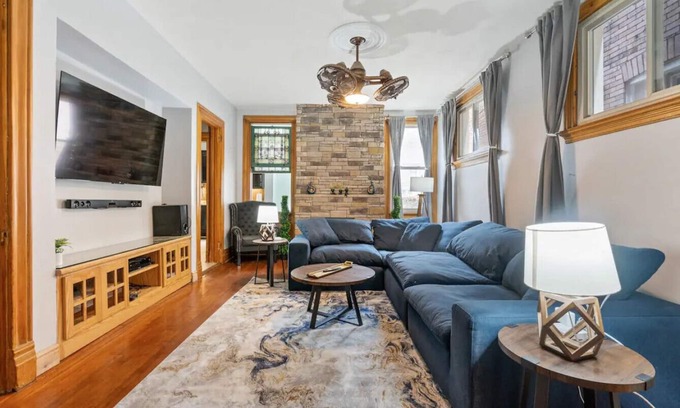 Shadyside Casa | 3-Story Historic Home | Steam Shower | 3 King Beds