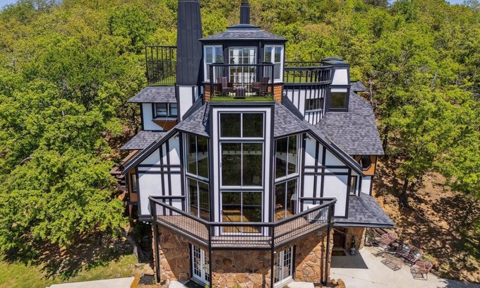 Joshua Casa | 3 Story Luxury Hilltop House with Panoramic Views