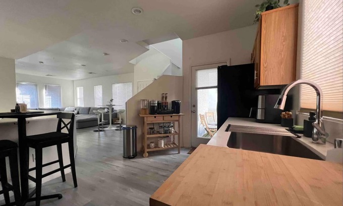 Las Vegas Casa | 3 Story Luxury House - perfect for family getaway