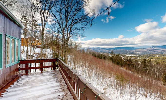 Campton Casa | 3-story mountain-view home with fireplace, grill, fast WiFi, deck, streaming, AC