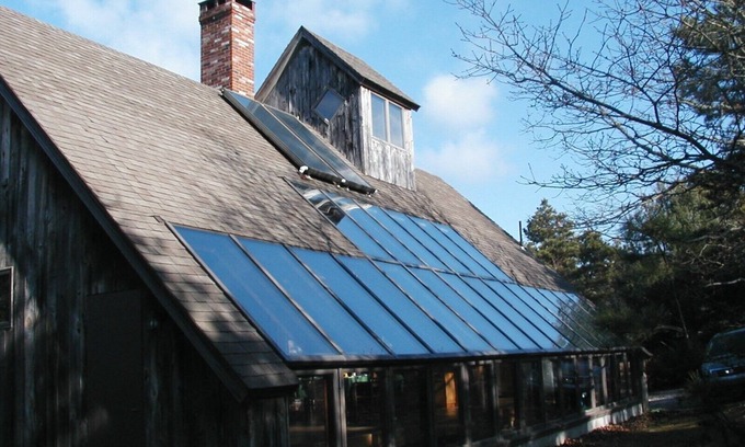 Truro Casa | Casa solar pasiva de 3 pisos con bañera de hidromasaje