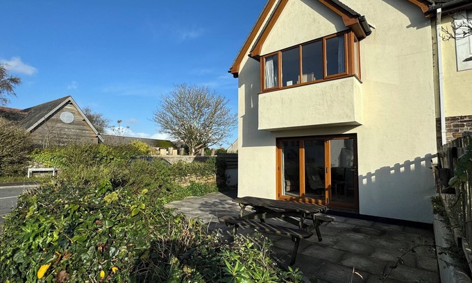 St. Just in Roseland Cabaña | 3 THE BOWLING GREEN, pet friendly in St. Just In Roseland