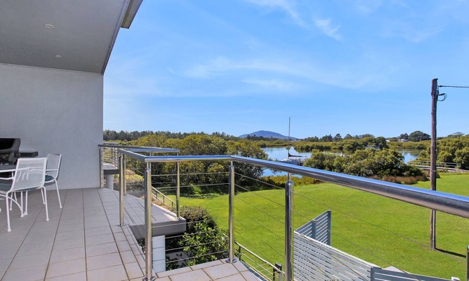 Tea Gardens Casa | 3 The Pier on The Myall River