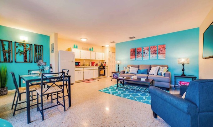 Poinsettia Heights Apartamento | Moderno de mediados de siglo actualizado