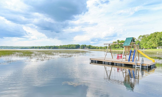 Centre Hastings Cabaña | 3 Waterfront Cottages with Large Dock - Sleeps 16