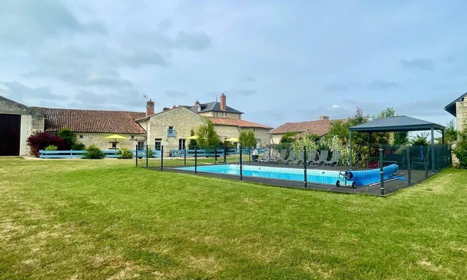 Princay Casa | 3 casas rurales recientemente renovadas con piscina cerca de Richelieu