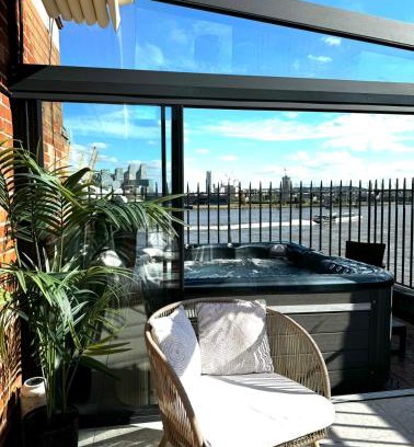 Canary Wharf Apartamento | 3 x Bedroom Riverside Flat with HOT TUB on Roof Terrace