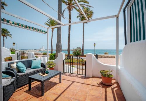Castillo de Sabinillas Apartamento | 30 Beachhouse 15m beach sea Duquesa Manilva Andalucia