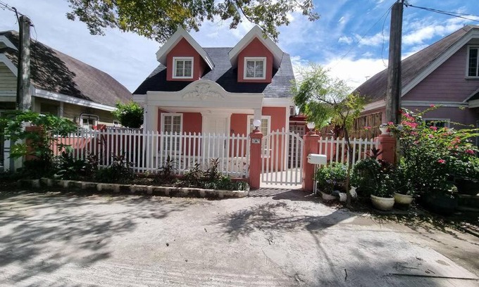 Santa Rosa Casa | #30 Bel Air House by Red Door House Rental