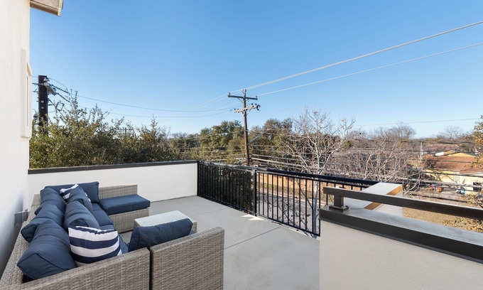 North Austin Civic Association Apartamento | 30+ Day | Cozy Place for Working Professionals