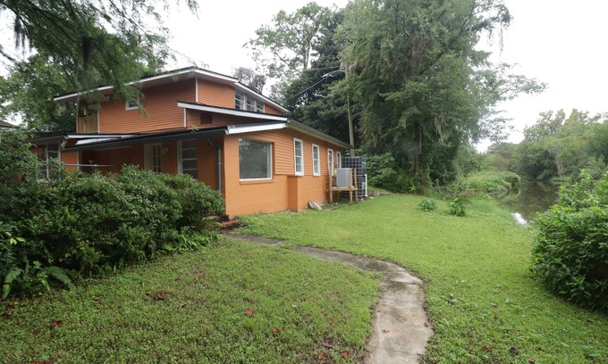 Fairfax Casa | 30+ Day Flexible and Temporary Housing. -King Sized Bed. -Home Office.