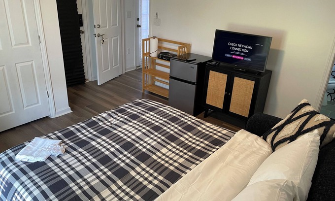 Greensboro Apartamento | 30 day min stay - Newly remodeled 1 bedroom suite