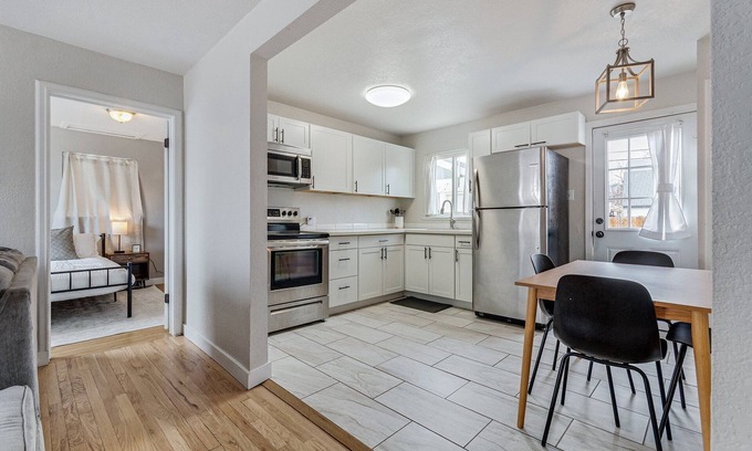 Harvey Park Casa | 30+ Day, Pet Friendly, King-Size Bed - 15 Min to Downtown!