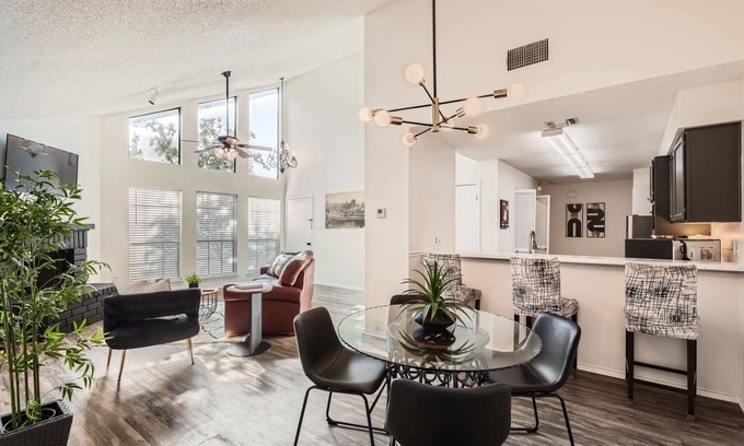 Wetmore Casa | 30+ Day Rental - Charming 2-bedroom Town HM - 1 Car Garage with WiFi, AC