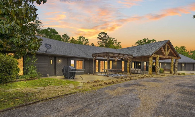 Blue Eye Casa | 30-Day Rental, Nestled in Ozark Mountains on 1.6 Acres, Games, Fire Pit