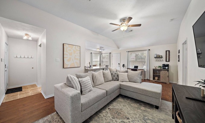 Tomball Casa | 30+ Day Rental - Pet-Friendly - Tomball