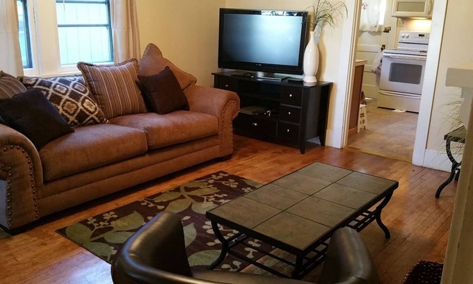Downtown Klamath Falls Casa | 28+Day Stay⭐Lovely Smarthouse King 4KTV W/D WIFI