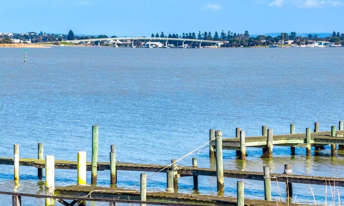 Goolwa North Casa | 30 Liverpool Road - waterfront stunner