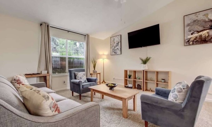 Savannah Casa | 30 Mins to Downtown - Lovely at Laurelwood
