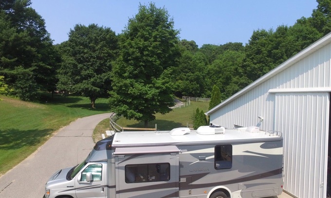 Cedar Casa | Autocaravana de 30 'en ambiente privado.
