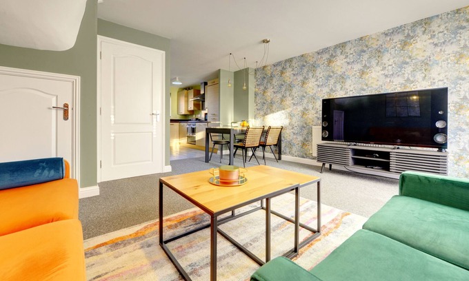 Peterborough Casa | 30% OFF 28+ nights stays - Eagle House Spacious 4 bedroom semi