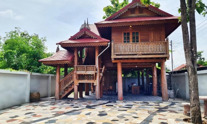 Bang Khen Casa | Casa de madera de 300 años con 3 dormitorios y gran patio.