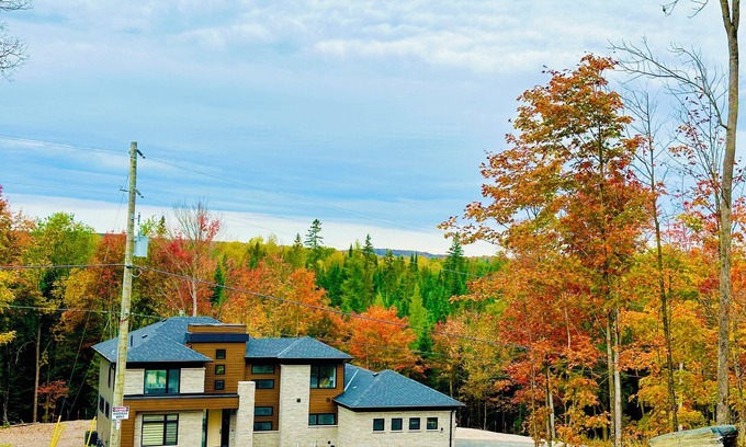 Dwight Casa | 3000SQF Private Retreat Modern Cottage AC Fibre Wifi Muskoka Algonquin