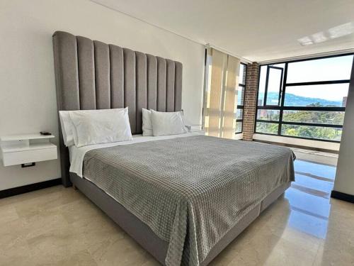 El Castillo Apartamento | 302 Spacious apartment nice view in El Poblado