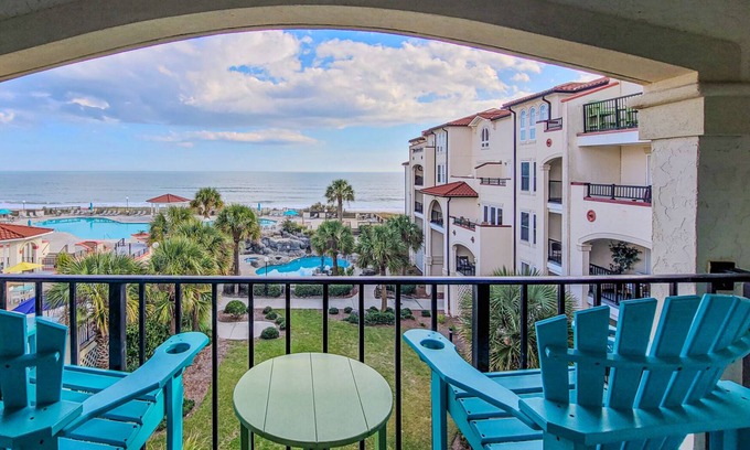 North Topsail Beach Condominio | 304-A Villa Capriani: Oceanfront Bliss Awaits!